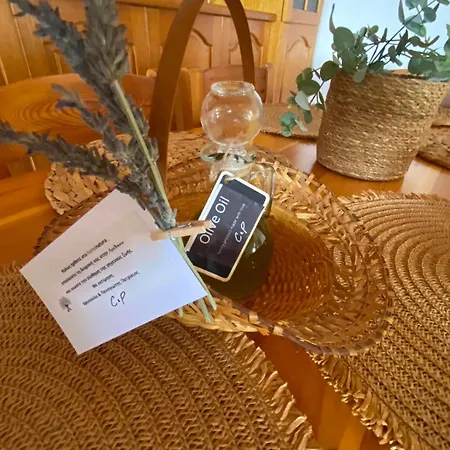 Homonatura. Sense Of Native Living. アパート Pírgos